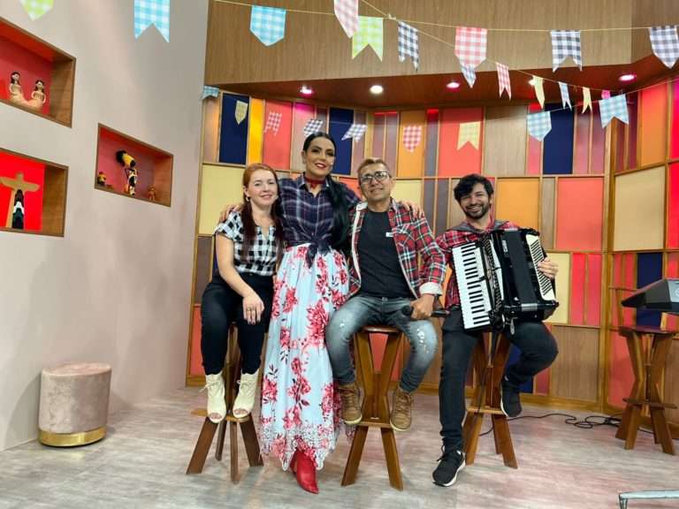 Gardênia Cavalcanti entra em clima junino e promove arraiá no seu programa “Vem Com A Gente”