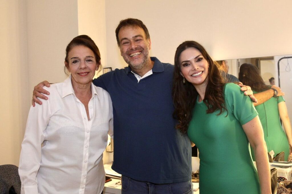 Noite de estreia especial de “O Vison Voador” recebe vários artistas e celebridades no teatro Raul Cortez