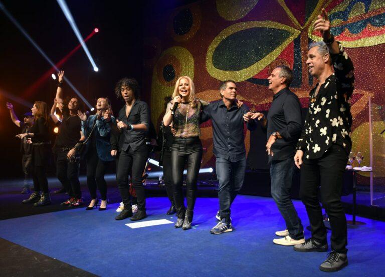 Show de Paula Toller no Qualistage faz sucesso e termina em bailão.