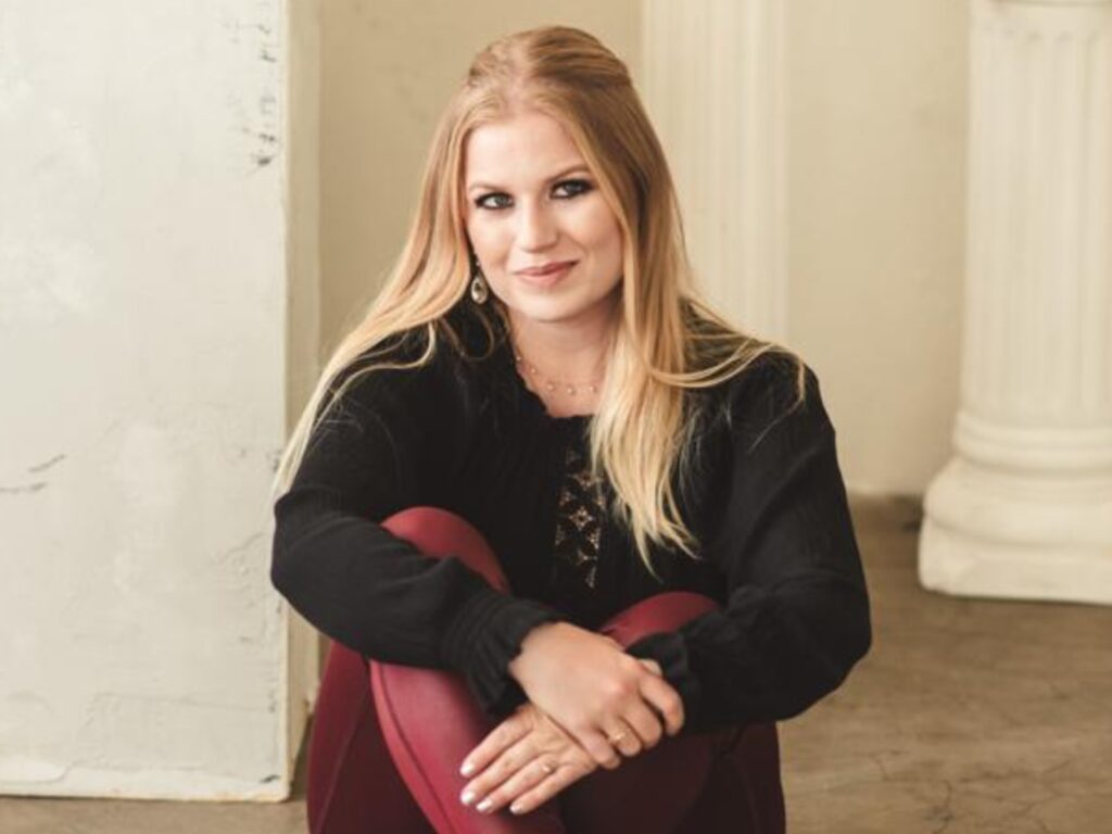 Escritora Suzy Hekamiah participa do salão do livro de Framinghan