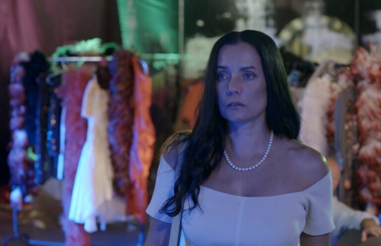 Mônica Carvalho e grande elenco em 'Estranhos na Noite': Uma homenagem a São Paulo, seus encontros e recomeços